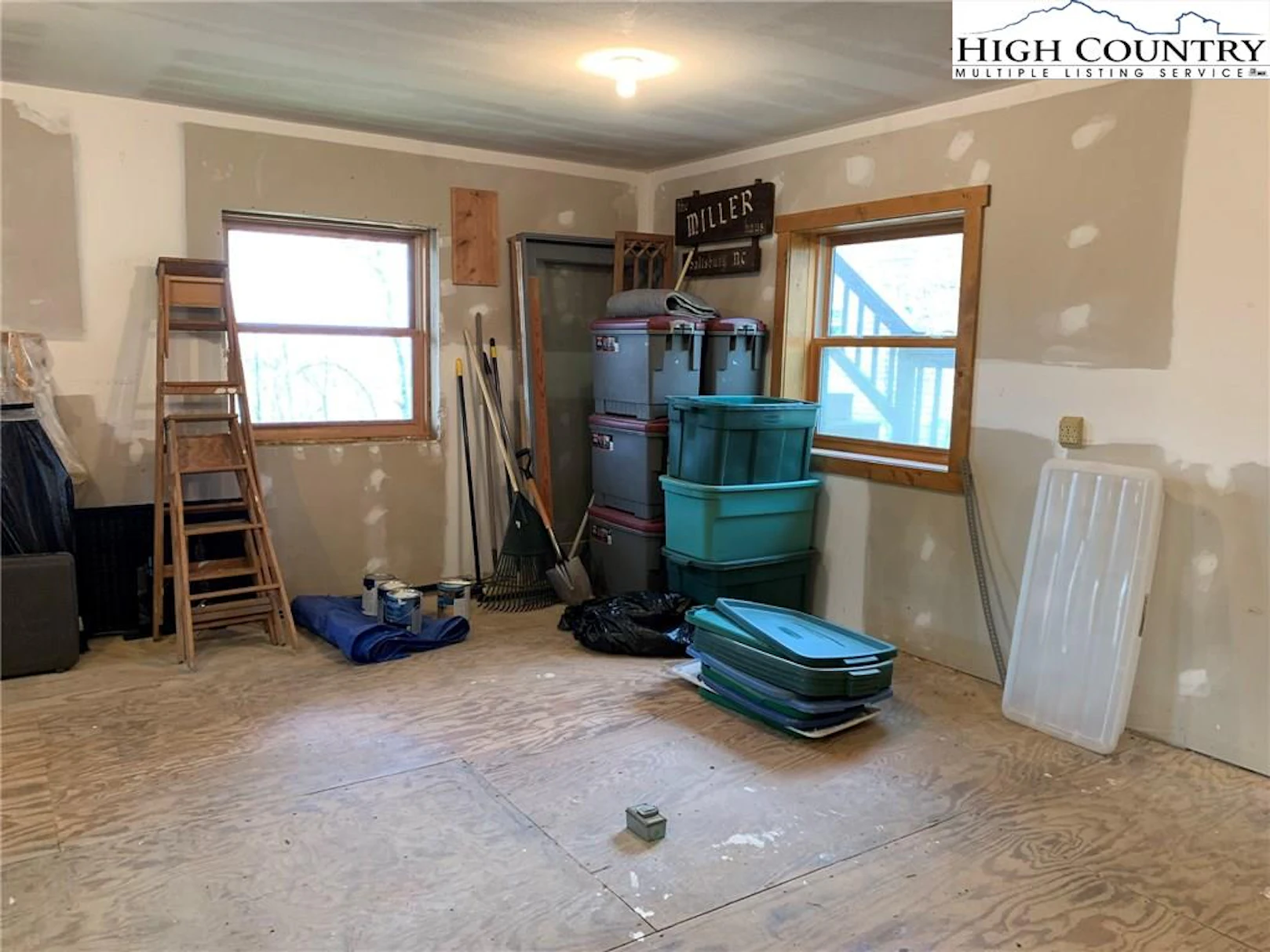 Image number 15 for the current listing