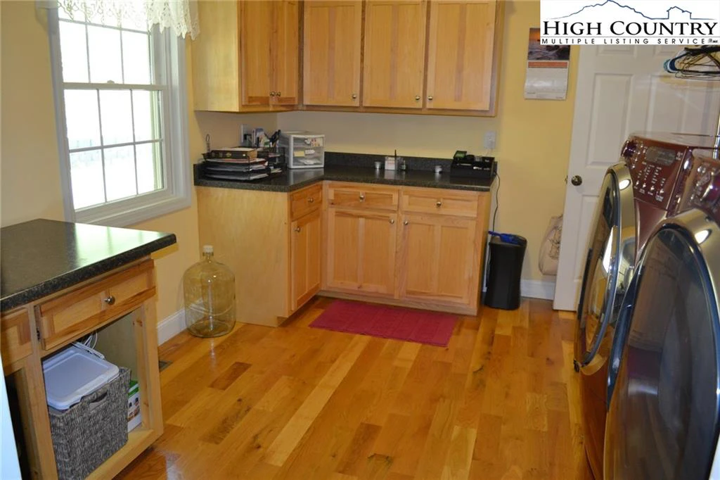 Image number 21 for the current listing