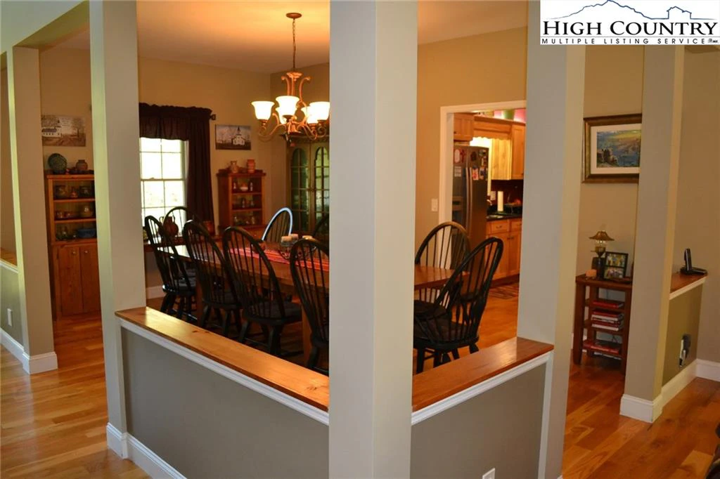 Image number 9 for the current listing