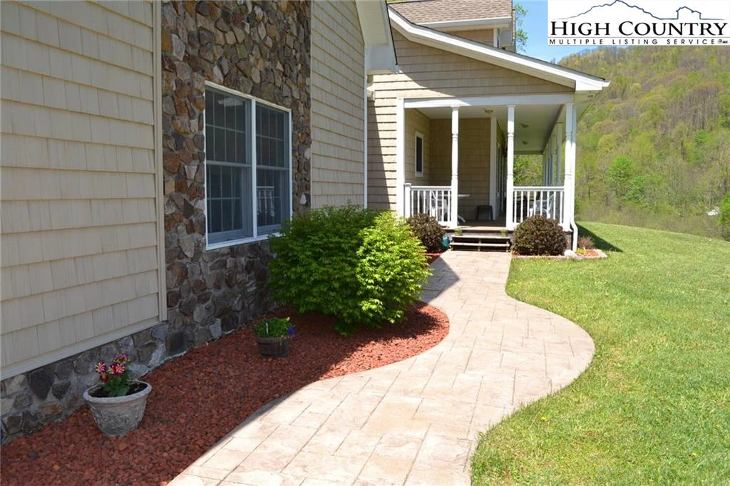 Image number 5 for the current listing