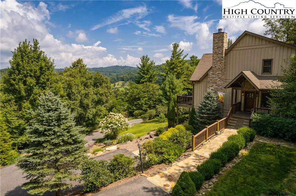Image number 1 for the current listing