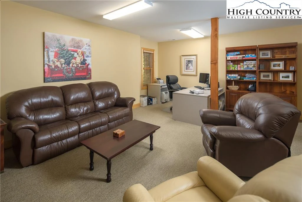 Image number 13 for the current listing