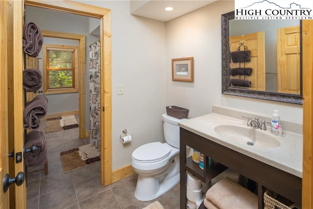 Image number 3 for the current listing