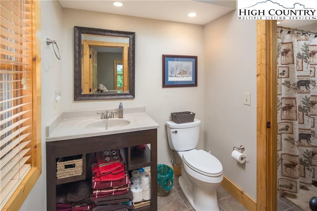 Image number 4 for the current listing