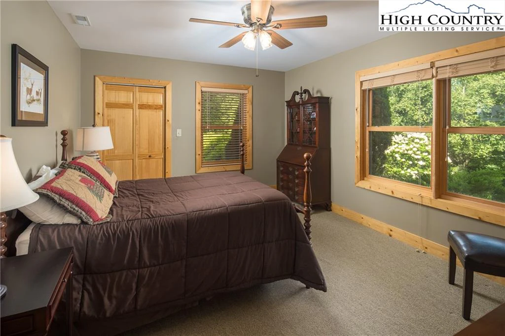 Image number 6 for the current listing