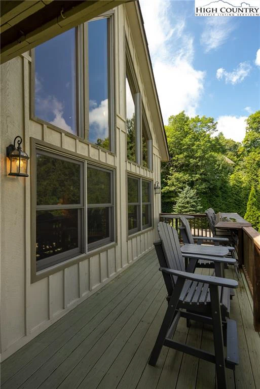 Image number 9 for the current listing