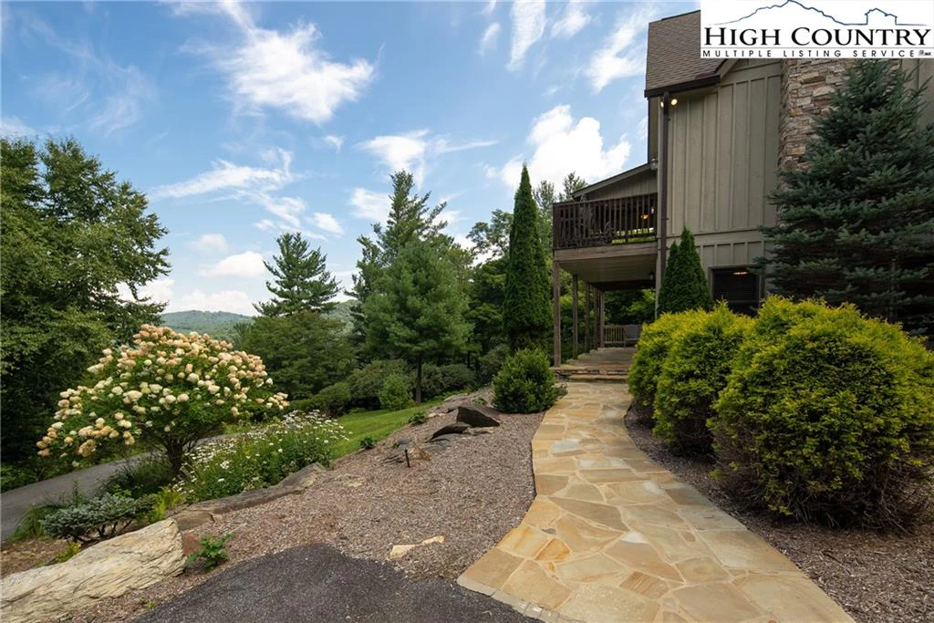 Image number 16 for the current listing