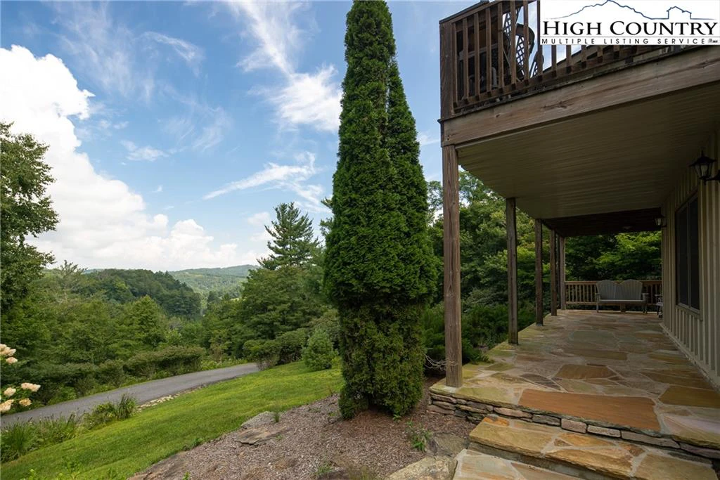 Image number 17 for the current listing
