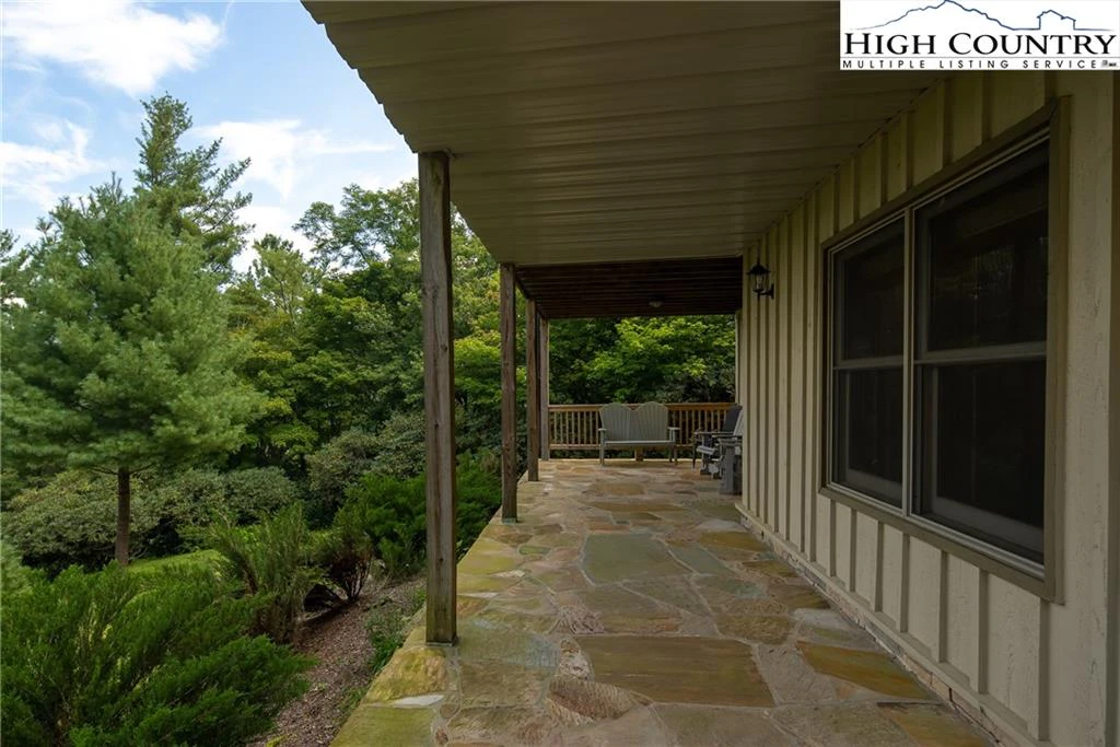 Image number 18 for the current listing