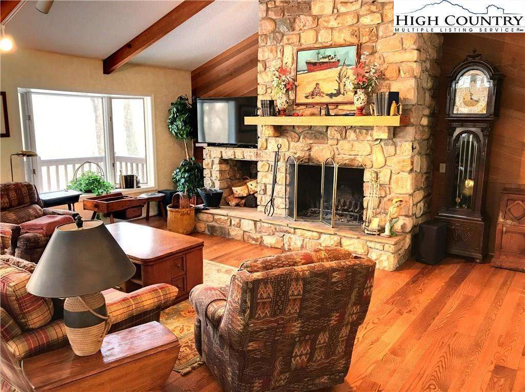 Image number 16 for the current listing