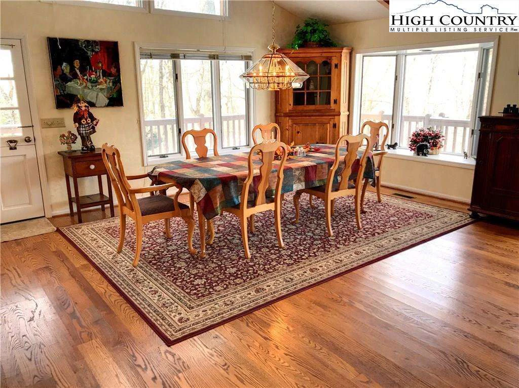 Image number 14 for the current listing