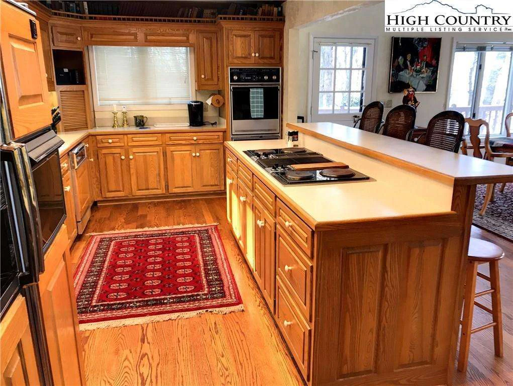 Image number 12 for the current listing