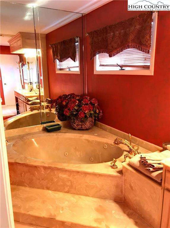 Image number 8 for the current listing