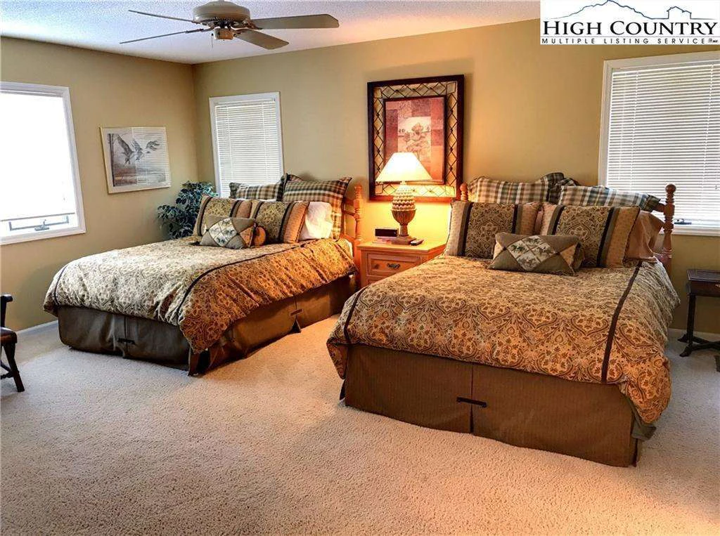 Image number 7 for the current listing