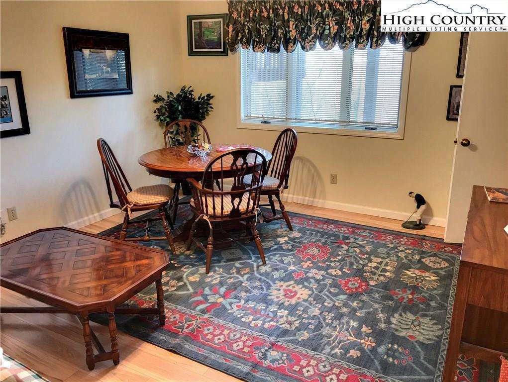 Image number 6 for the current listing