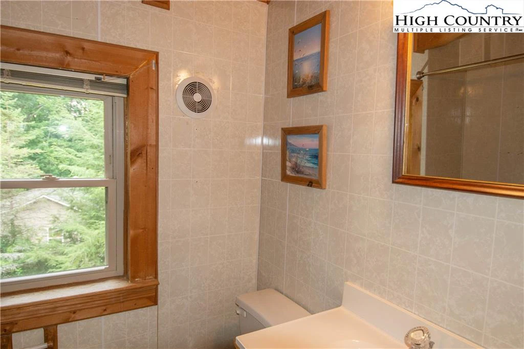 Image number 11 for the current listing