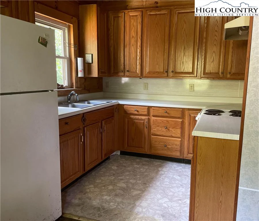 Image number 4 for the current listing