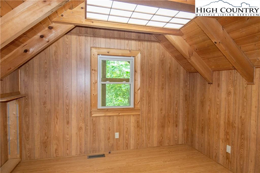 Image number 9 for the current listing