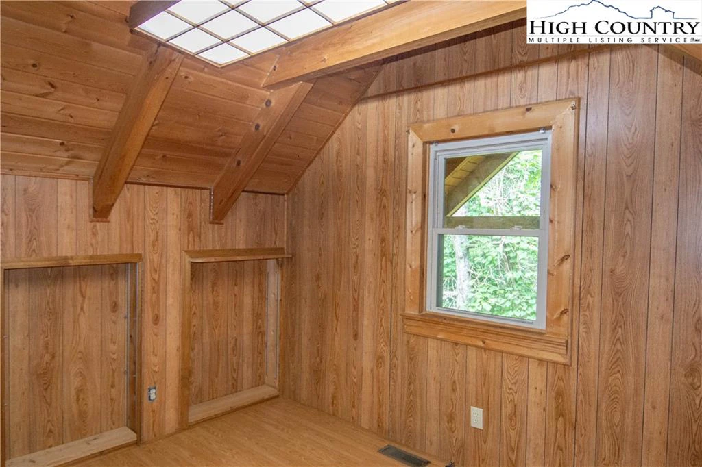 Image number 10 for the current listing