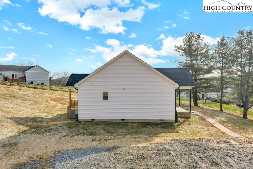 Image number 21 for the current listing