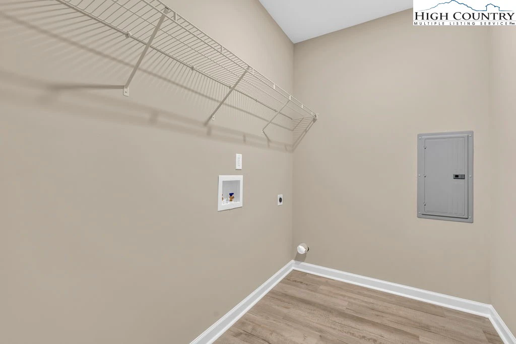 Image number 5 for the current listing