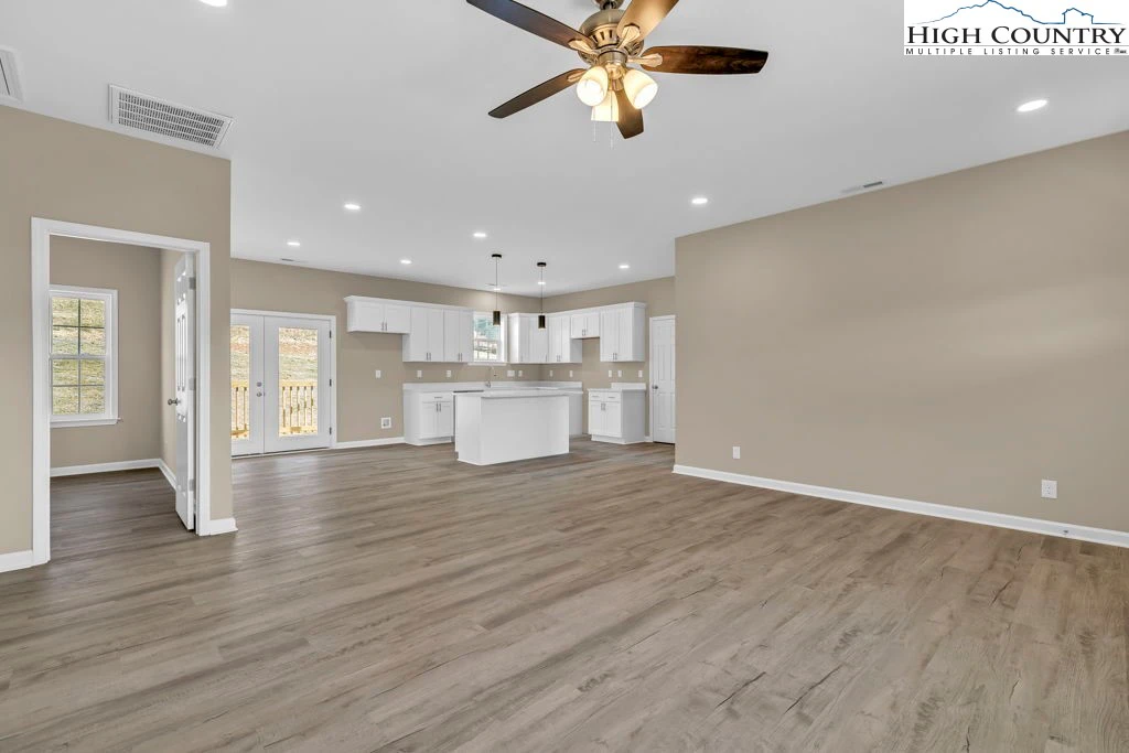 Image number 3 for the current listing
