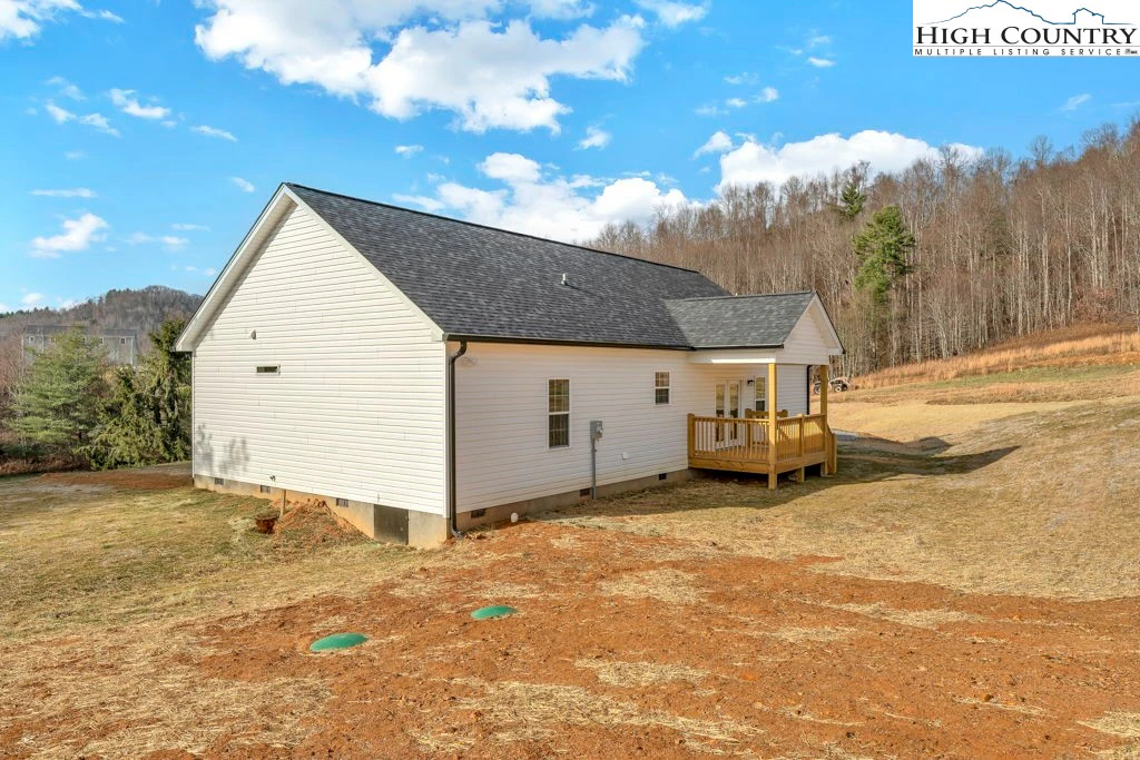 Image number 13 for the current listing