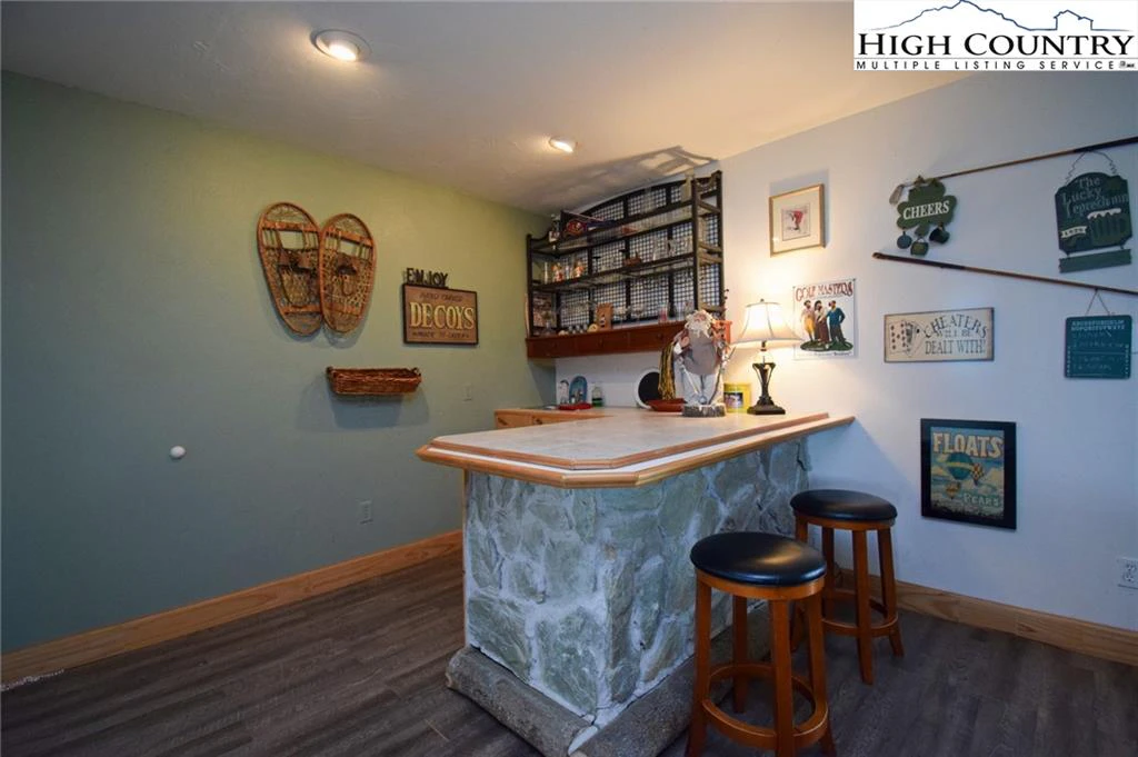 Image number 13 for the current listing