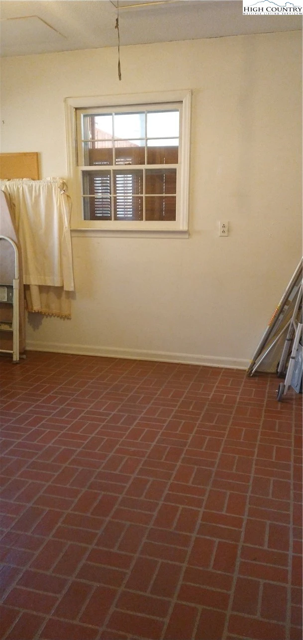 Image number 21 for the current listing
