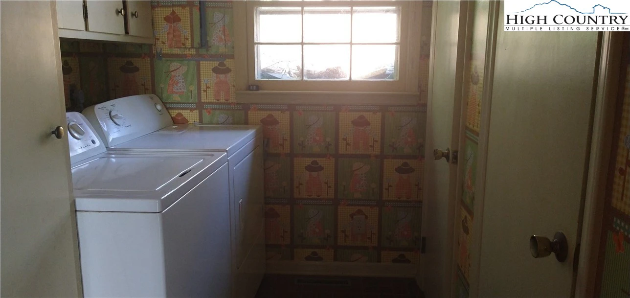 Image number 19 for the current listing