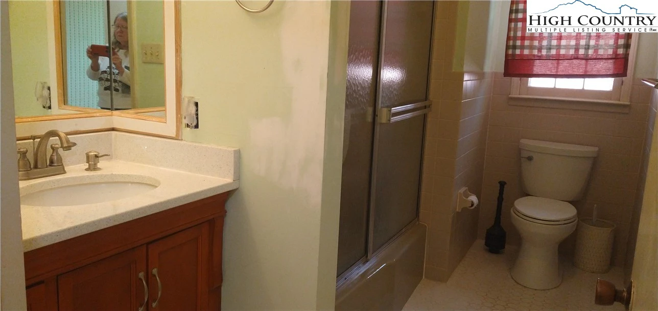 Image number 2 for the current listing
