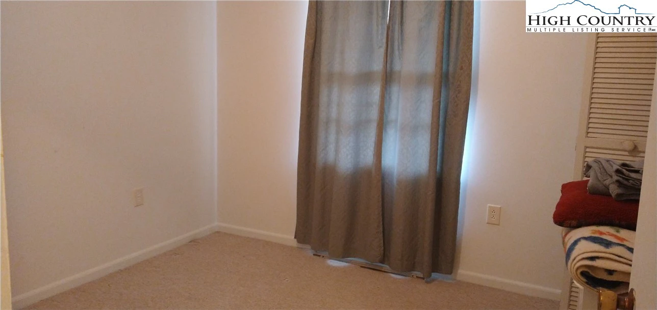 Image number 15 for the current listing