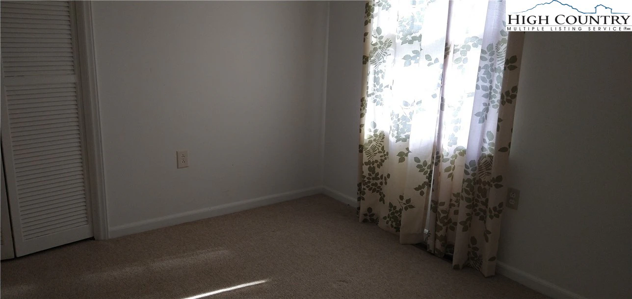 Image number 14 for the current listing