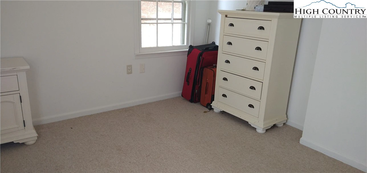 Image number 13 for the current listing