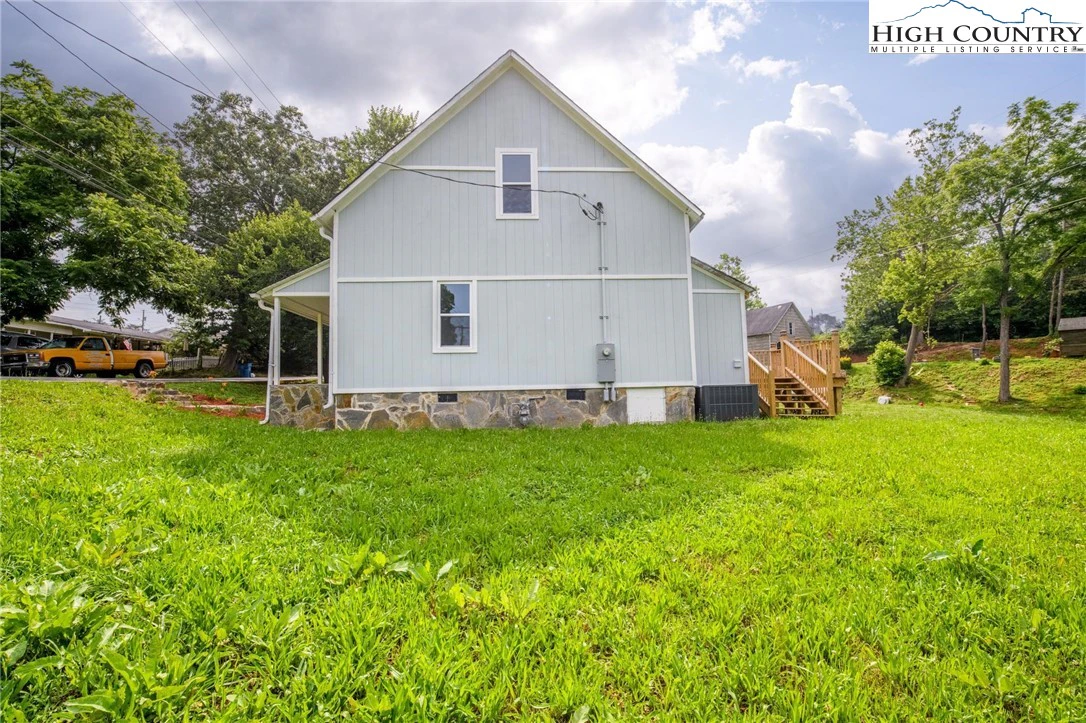 Image number 4 for the current listing