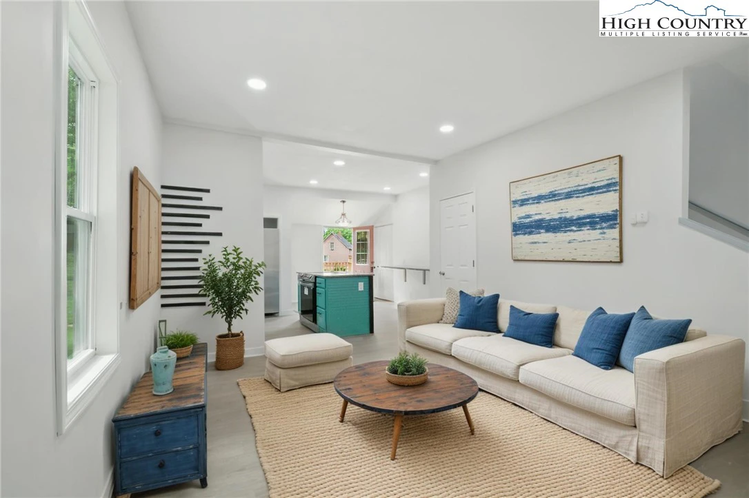 Image number 5 for the current listing