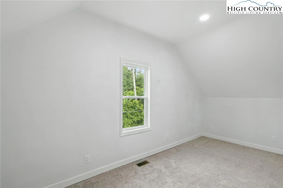 Image number 9 for the current listing