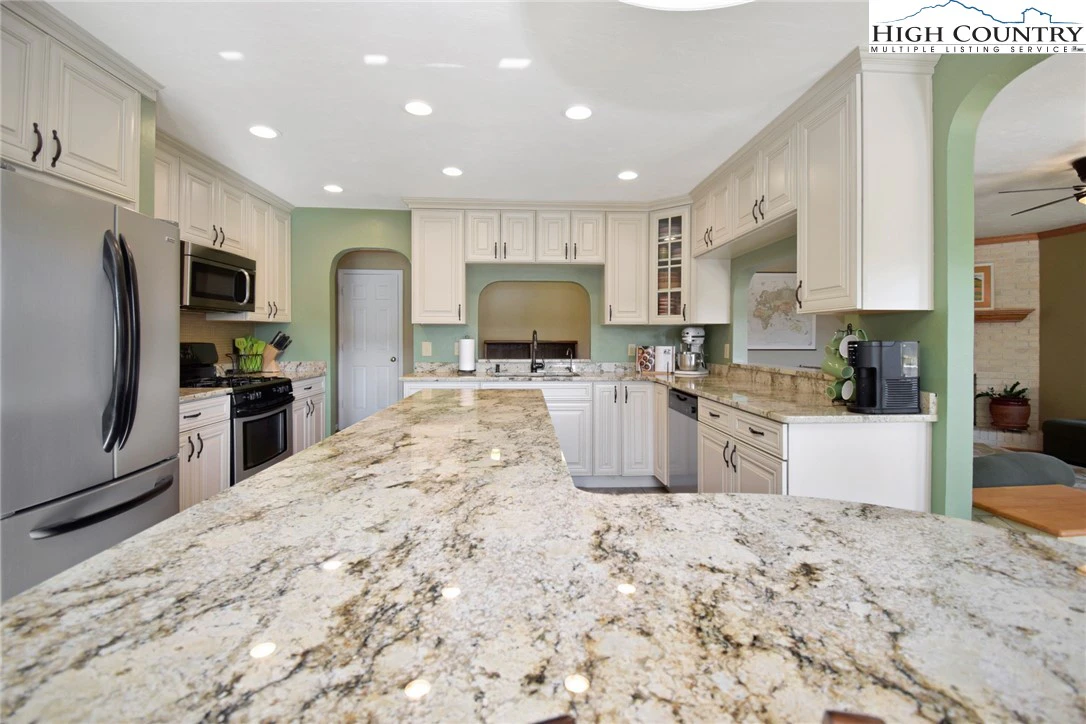 Image number 5 for the current listing
