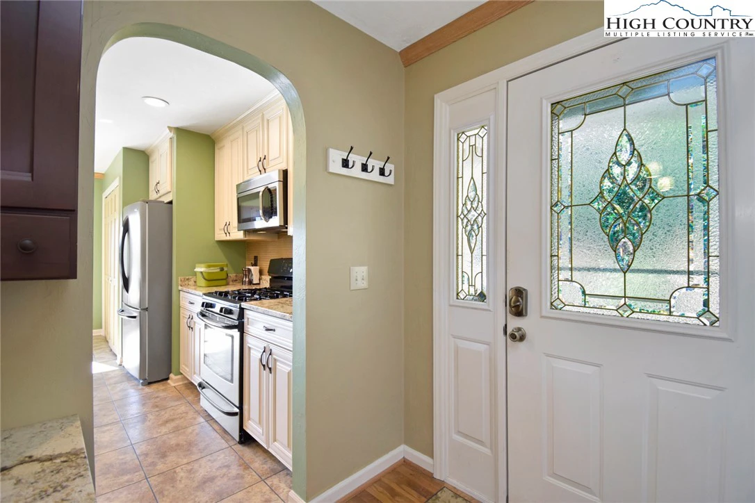 Image number 9 for the current listing