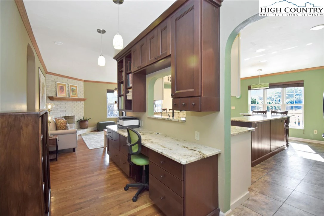 Image number 11 for the current listing