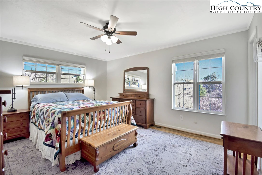 Image number 12 for the current listing