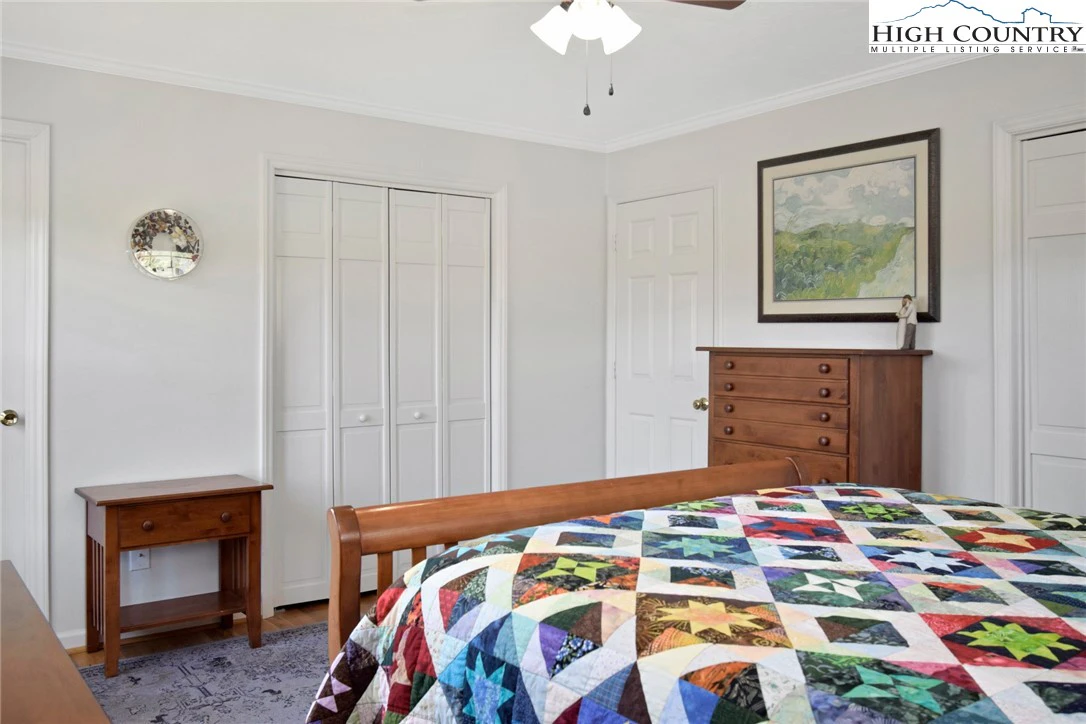Image number 13 for the current listing