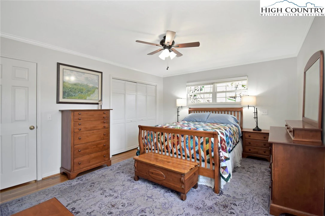 Image number 2 for the current listing