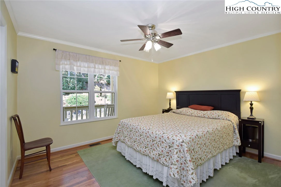 Image number 18 for the current listing