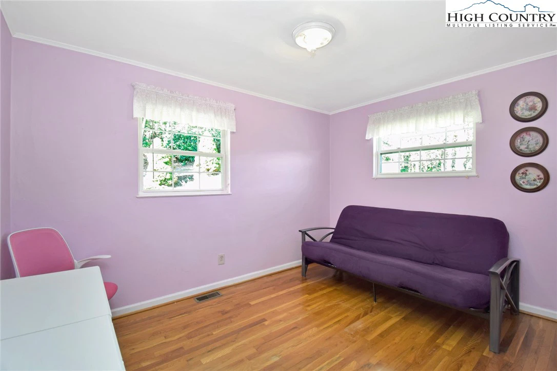 Image number 21 for the current listing