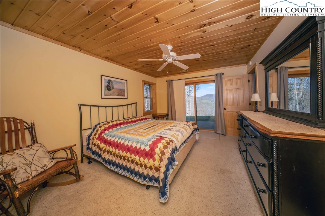 Image number 3 for the current listing