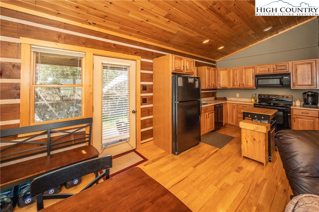Image number 14 for the current listing
