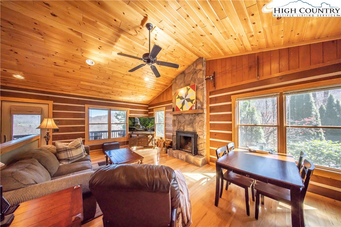 Image number 16 for the current listing