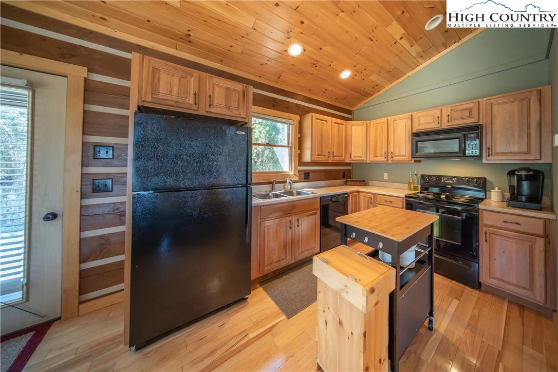 Image number 2 for the current listing