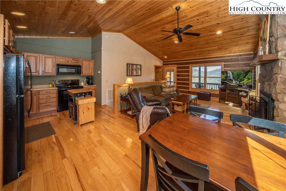 Image number 18 for the current listing